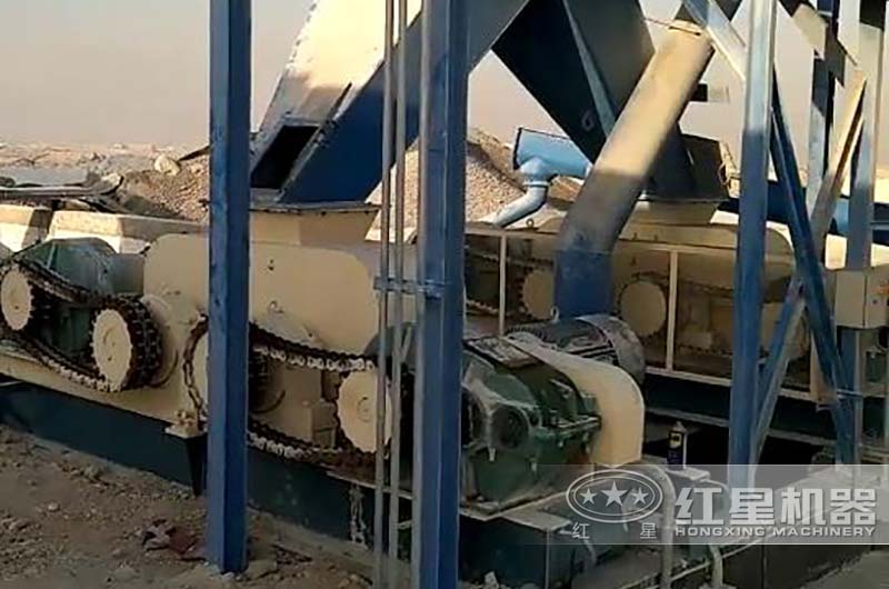 磨粉前也可以選擇對(duì)輥破粉碎煤矸石 磨粉前也可以選擇對(duì)輥破粉碎煤矸石