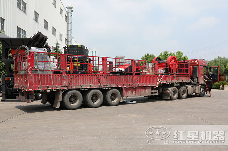 紅星多缸圓錐破碎機裝車發貨中 紅星多缸圓錐破碎機裝車發貨中