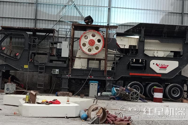 移動顎式破碎機現場 移動顎式破碎機現場