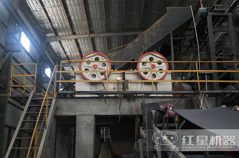 PEX150x750鄂式破碎機(jī)現(xiàn)場 PEX150x750鄂式破碎機(jī)現(xiàn)場