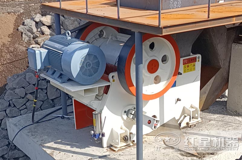 HDX98德版連體顎式破碎機現(xiàn)場 HDX98德版連體顎式破碎機現(xiàn)場