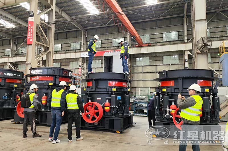 客戶來(lái)廠參觀圓錐破 客戶來(lái)廠參觀圓錐破