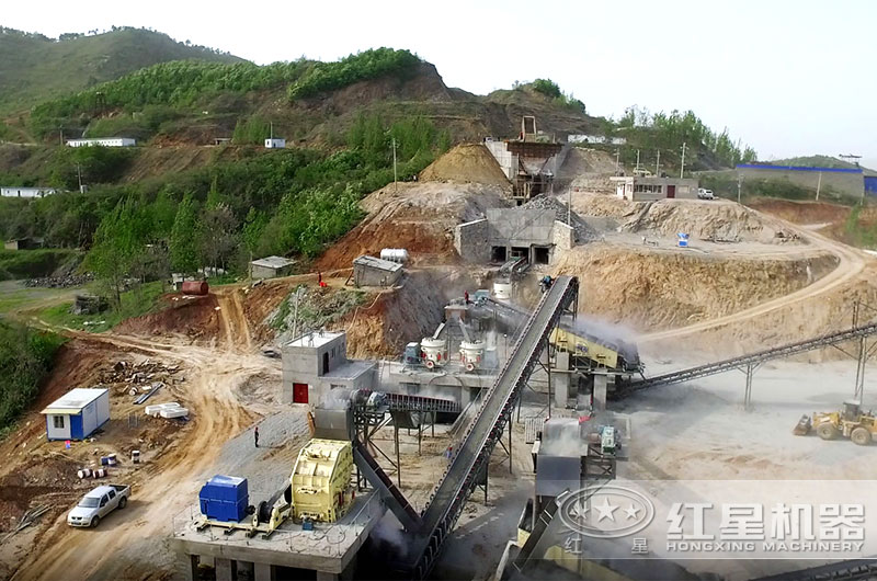 用戶(hù)石料生產(chǎn)現(xiàn)場(chǎng)，投資200萬(wàn)輕松選擇多種型號(hào)設(shè)備
