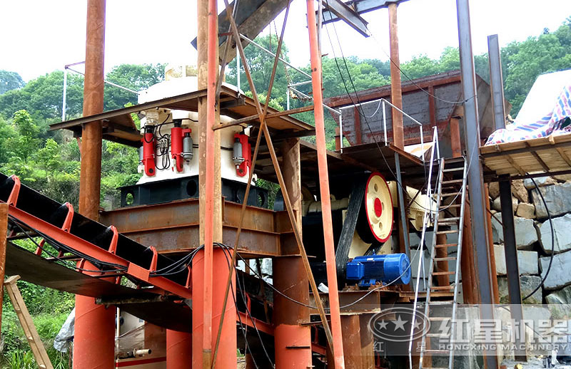 鋁礬土破碎機(jī)運行現(xiàn)場