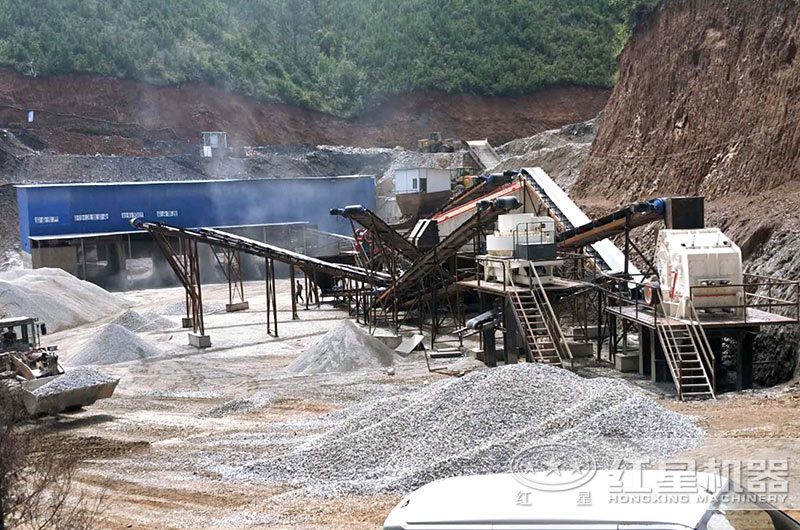 制砂設備生產(chǎn)現(xiàn)場，反擊破搭配制砂機，破碎軟料